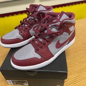 Retro Air Jordan Mid 1